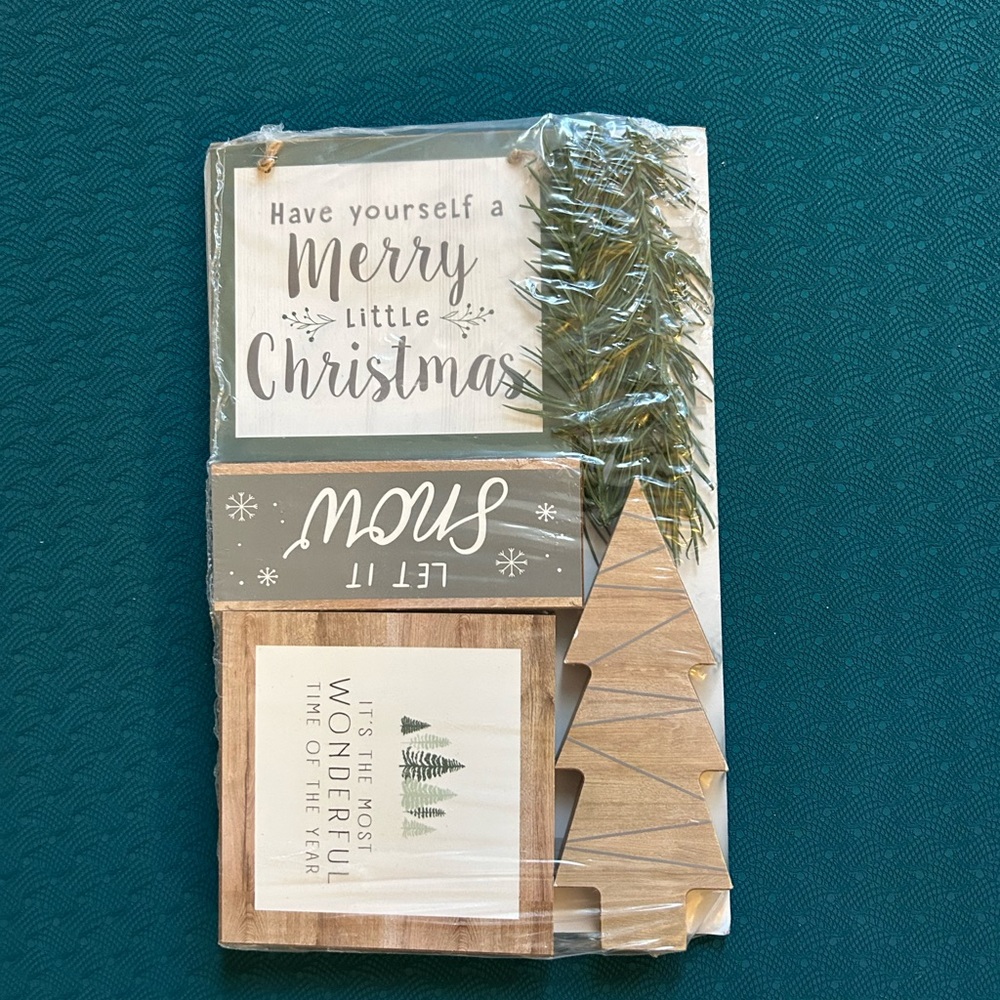 Holiday Time 4-piece wall decor.